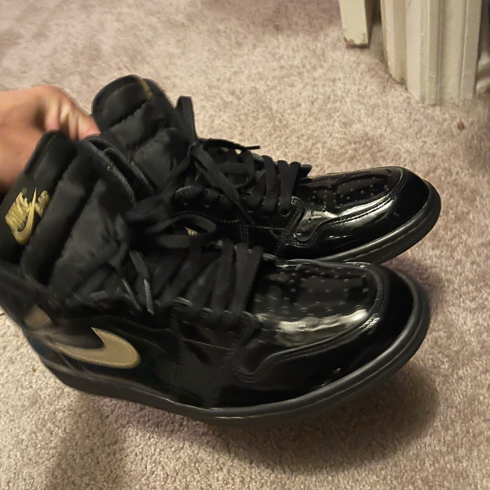 jordan 1 highs “ METALLIC GOLDS”